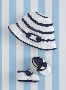Фото Милые шапочки и пинетки для малышей. Вяжем крючком